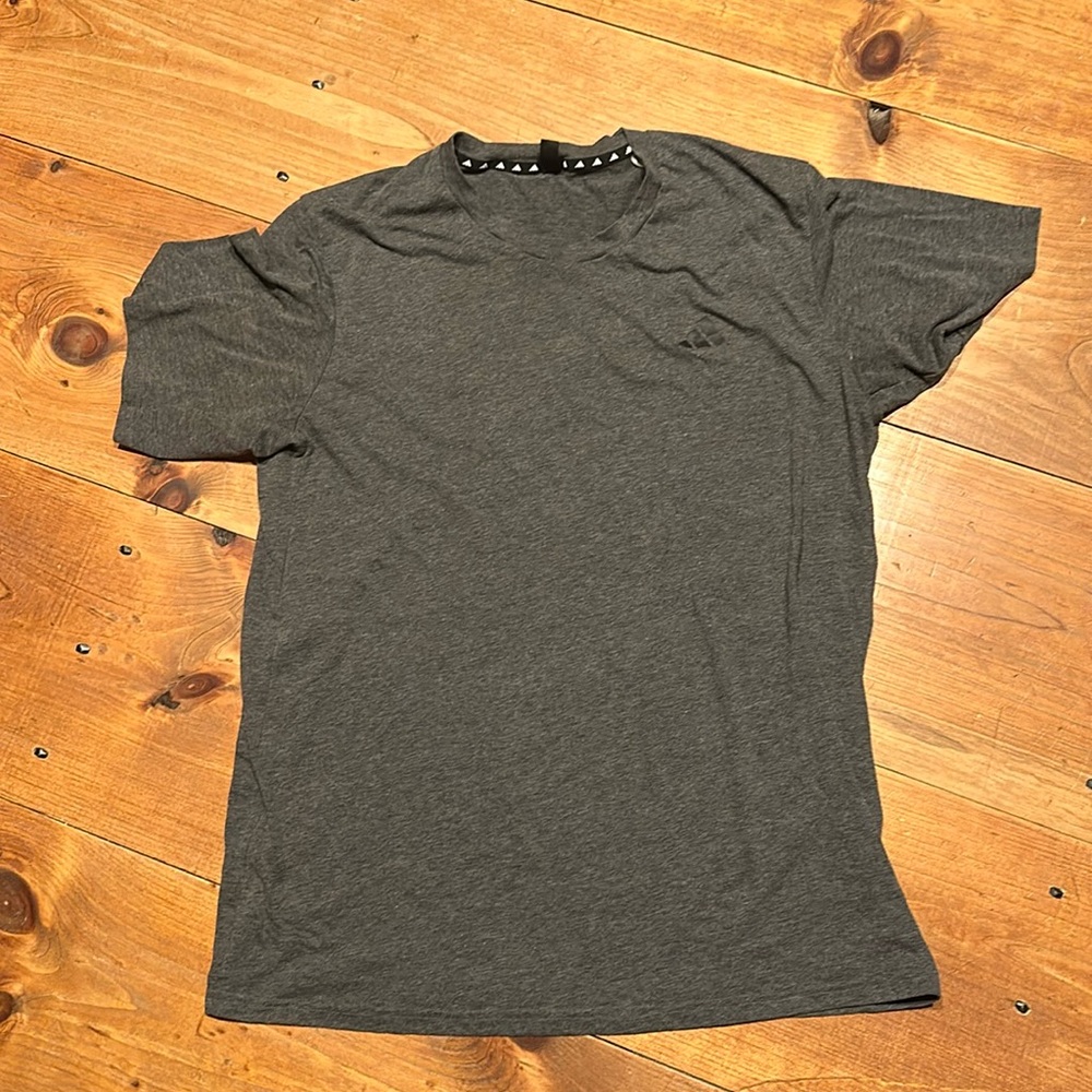 Men’s extra large Adidas tee